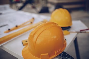 Strategic Risk Analysis and Decision Making For Oil and Gas Projects